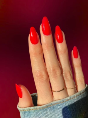 Classic Red Nails