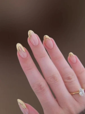 Gold Lines Nails