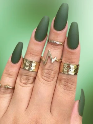Solid Brunswick Green Nails