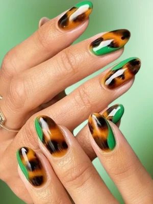 Tortoise Shell Accent Nails