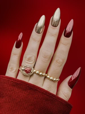 Christmas Nail Red and Gold