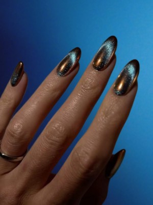 Classy blue nail design