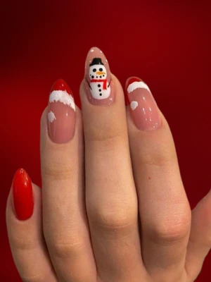 Cute Christmas Nails in Red