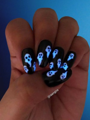 Dark blue nails with nail art