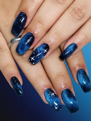 Galaxy glitter ombré in dark blue nails with stars