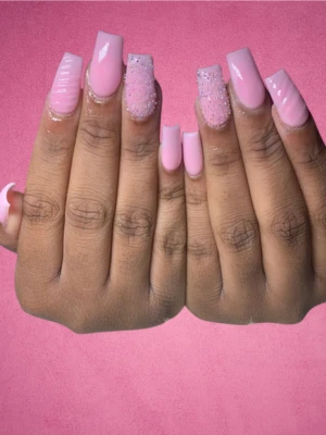 Glossy bubblegum sparkle nails