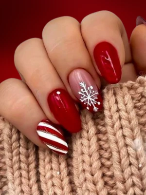 Minimalist Christmas Nail Art