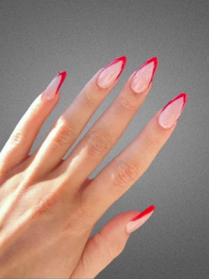Slim Lines French Manicure Inspo