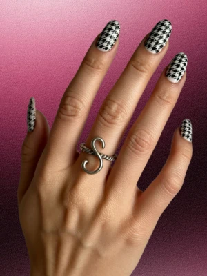 Houndstooth Accent