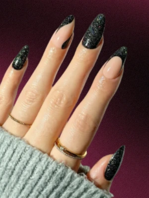 Sparkling Black Nails