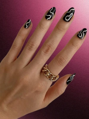 Swirl Art Nails
