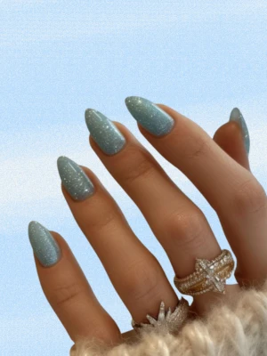 Glacial Winter Manicure for a Frosty Finish