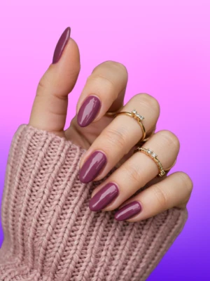 Light Plum Nails for a Soft and Elegant Look