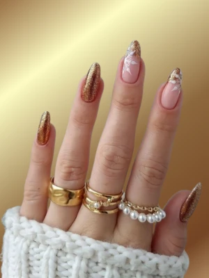 Sparkly Gold Winter Nails That Shine Bright