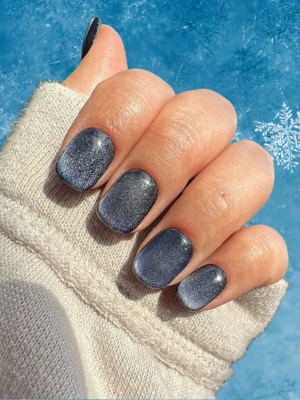 Aura Effect Winter Nails