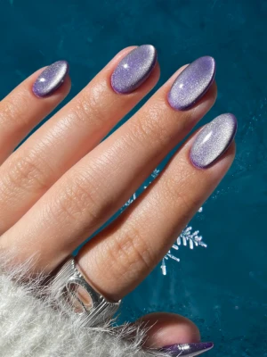 Cat-Eye Effect Winter Short Nails