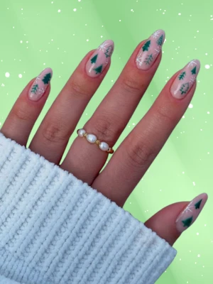 Christmas Tree Nail Art