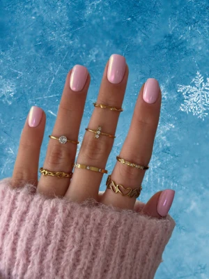 Pink Chrome Short Winter Nails