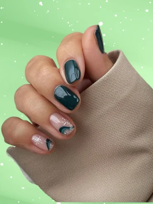 Short Christmas Green Nails