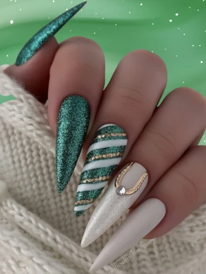 Stiletto Green Christmas Nails
