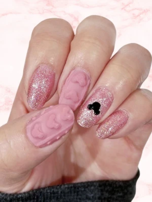 Disney Christmas Nails On Easy Mode