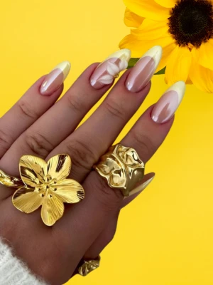 Elegant Butter Yellow Nail Designs
