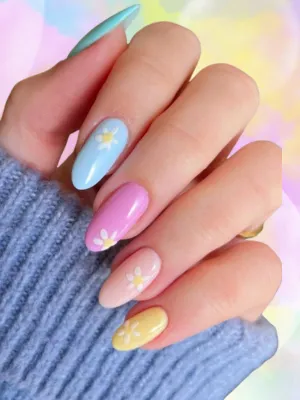 Daisy Pastel Nails