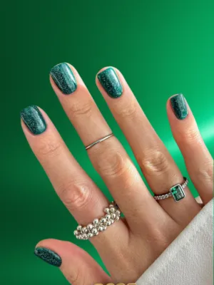 Short Nails in Emerald Green
