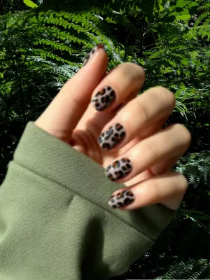 Almond-Shaped Wild Print Nails