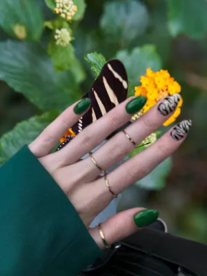Emerald Green Wild Pattern Nails